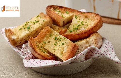 Món bánh mì bơ tỏi giòn thơm